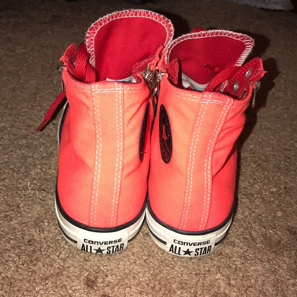 Red converse - Picture 3 of 7